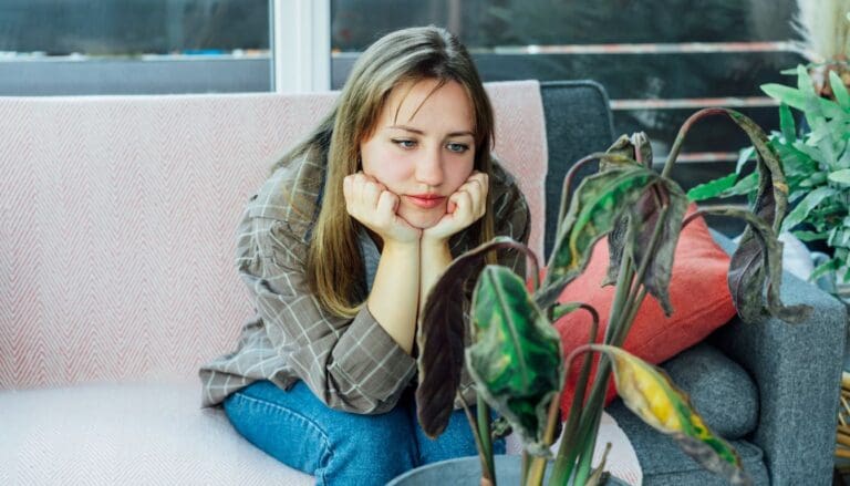 How To Revive A Dying Houseplant: Expert Tricks to Bring Your Plants Back to Life!